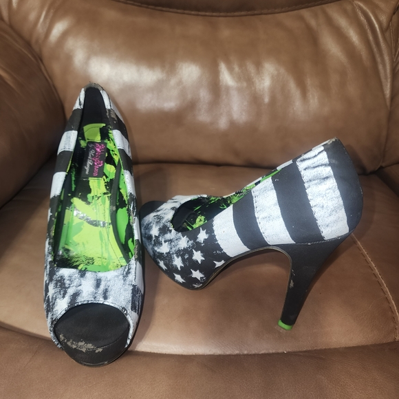 Black and White Striped Women's Heels - Picture 1 of 2